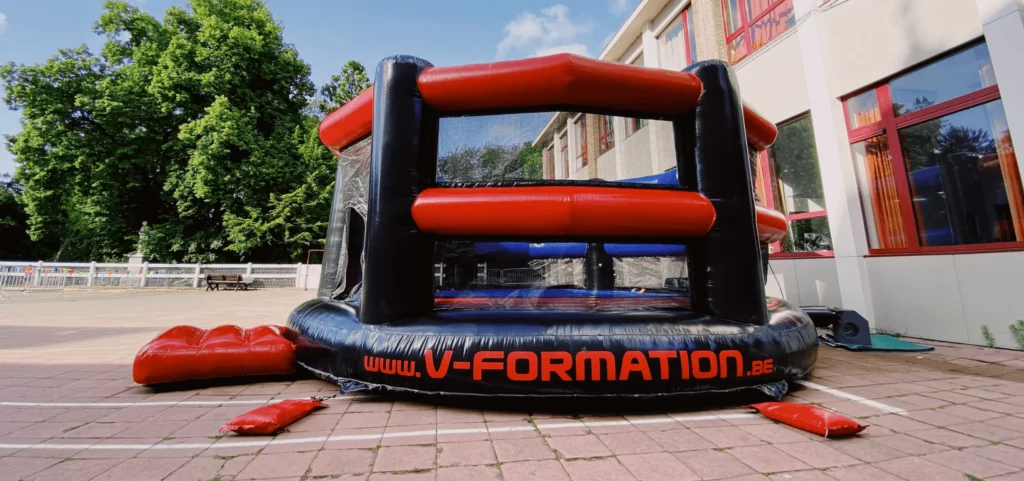 The Cage + Light Hunter | Attracties | V-Formation