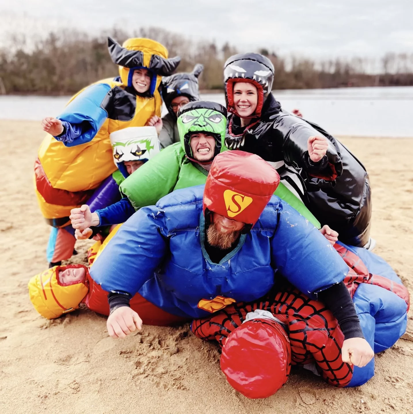 Sumo superheroes | Attracties | V-Formation